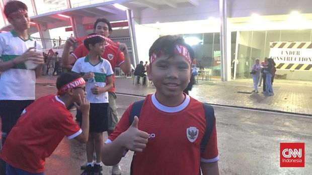 Jaden, salah satu suporter Timnas Indonesia yang hadir di laga Indonesia vs Filipina. (Indonesia/Nyimas Ratu)