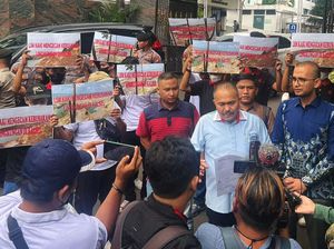 Kamaruddin Simanjuntak Mengadu ke Kejagung Kamaruddin Simanjuntak Mengadu ke Kejagung