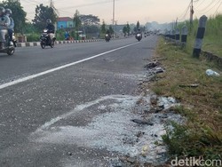 Panther Lompat Median Jalan Solo Klaten, Adu Banteng dengan Truk