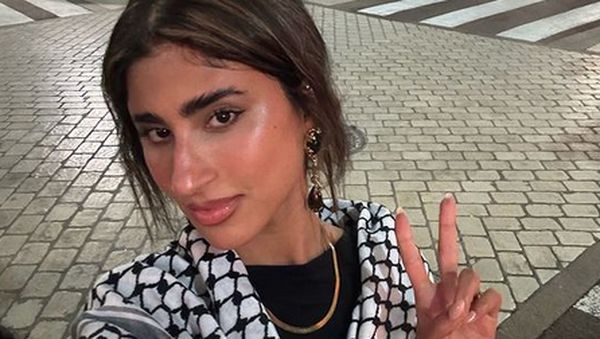Foto Laila Abdallah, Wanita Arab yang Liburan Bareng dengan Joe Jonas