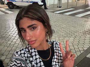 Foto Laila Abdallah, Wanita Arab yang Liburan Bareng dengan Joe Jonas Foto Laila Abdallah, Wanita Arab yang Liburan Bareng dengan Joe Jonas