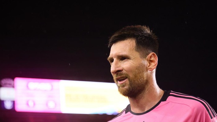May 29, 2024; Fort Lauderdale, Florida, USA; Inter Miami CF forward Lionel Messi (10) looks on against Atlanta United during the second half at Chase Stadium. Mandatory Credit: Sam Navarro-USA TODAY Sports