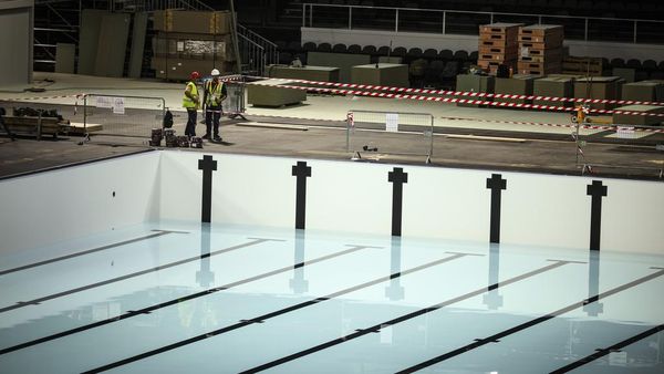 Mengintip Persiapan Akhir Venue Olahraga Renang Olimpiade Paris 2024