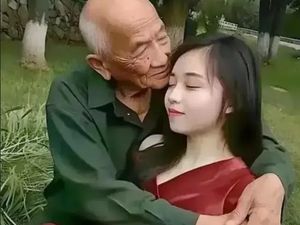 Kisah Pasutri Beda Usia 57 Tahun, Cintanya Bersemi di Panti Jompo Kisah Pasutri Beda Usia 57 Tahun, Cintanya Bersemi di Panti Jompo