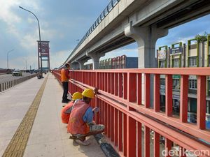 Jelang Ampera Tourism Run, Pagar Jembatan Ampera Dicat Ulang