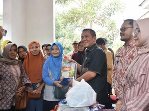 Pemkab Karawang Gelar Operasi Pasar Subsidi di Kecamatan Kutawaluya