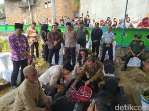 Wawali Solo Teguh Ziarah ke Makam Eks Walkot yang Ditemukan di Magelang