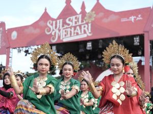 24.913 Pelajar Sukseskan Festival Sulsel Menari, Pemprov Raih 2 Rekor MURI 24.913 Pelajar Sukseskan Festival Sulsel Menari, Pemprov Raih 2 Rekor MURI