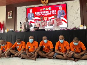 Polres Mojokerto Kota Bekuk 6 Pengedar, Sabu-Pil Koplo Rp 174 Juta Disita Polres Mojokerto Kota Bekuk 6 Pengedar, Sabu-Pil Koplo Rp 174 Juta Disita
