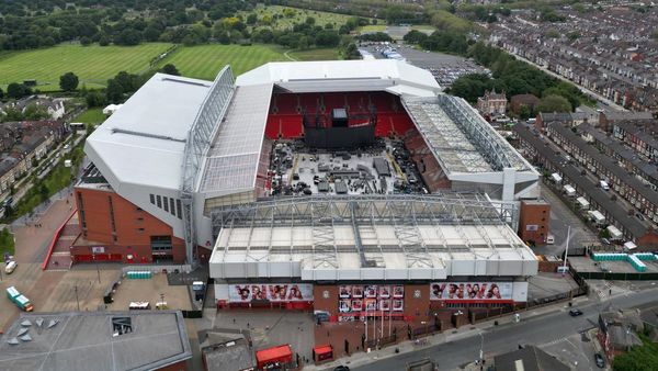 Persiapan Markas Liverpool FC Sambut Konser Taylor Swift