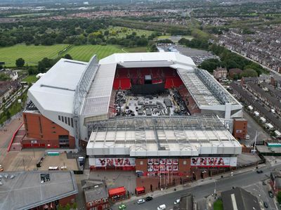 Persiapan Markas Liverpool FC Sambut Konser Taylor Swift