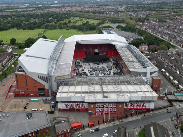 Persiapan Markas Liverpool FC Sambut Konser Taylor Swift