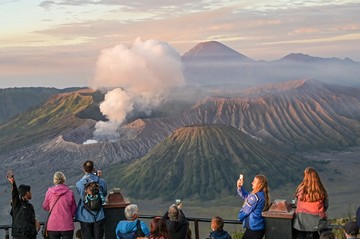 Lonjakan Harga Tiket Wisata Bromo: Respons Menarik dari Ahli Pariwisata!