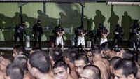 Potret Pemindahan Ribuan Napi Gangster ke Penjara Terbesar di Amerika