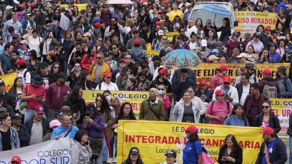 Ribuan Guru di Kolombia Turun ke Jalan Protes RUU Pendidikan