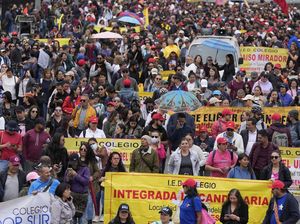 Ribuan Guru di Kolombia Turun ke Jalan Protes RUU Pendidikan