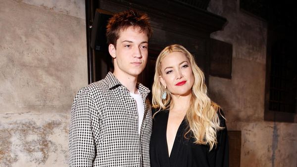 Momen Langka Kate Hudson Datang ke Acara Bareng Anak Bujangnya yang Tampan