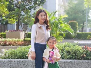 Gaya Sarwendah Ambil Rapor Anak Usai Digugat Cerai Ruben Onsu, Bawa Tas Mahal Gaya Sarwendah Ambil Rapor Anak Usai Digugat Cerai Ruben Onsu, Bawa Tas Mahal