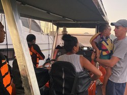 Duh! Balita Bule Jatuh dari Kapal di Labuan Bajo, Kepalanya Terluka