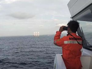 Polisi Sebut 16 Orang Tertimpa Kontainer di Perairan Madura Bukan Nelayan Polisi Sebut 16 Orang Tertimpa Kontainer di Perairan Madura Bukan Nelayan