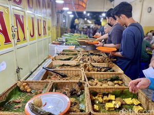 Video: Di Warung Sunda Ini Bisa Makan Sayur Asem Gratis Seumur Hidup! Video: Di Warung Sunda Ini Bisa Makan Sayur Asem Gratis Seumur Hidup!
