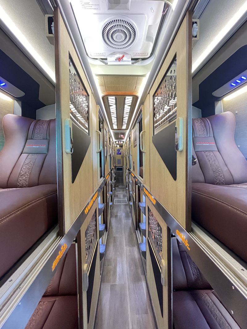 Tampilan dalam bus baru Juragan 99