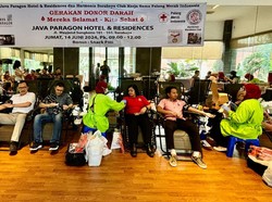 Antusiasme Puluhan Orang di Surabaya Ikut Donor Darah Massal