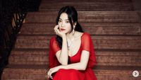 7 Gaya Song Hye Kyo Bergaun Merah di Acara Chaumet, Ketemu Cha Eun Woo