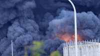 Gudang Komersial di Bandara Kargo Belgia Terbakar Hebat