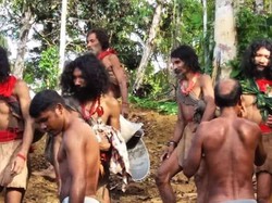 Media Luar Soroti Suku Pedalaman RI Minta Makan ke Pekerja Tambang