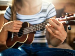 10 Kunci Dasar Ukulele Senar 3: Dari Kunci C hingga B Minor