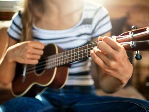 10 Kunci Dasar Ukulele Senar 3: Dari Kunci C hingga B Minor 10 Kunci Dasar Ukulele Senar 3: Dari Kunci C hingga B Minor