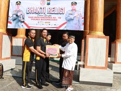 Kapolres Bojonegoro Pimpin Baksos Bersih-bersih Tempat Ibadah