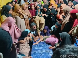 Istri Sopir Angkot Ditembak Mati KKB di Paniai Desak Komnas HAM Turun Tangan Istri Sopir Angkot Ditembak Mati KKB di Paniai Desak Komnas HAM Turun Tangan