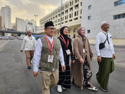 Cek Jemaah di Misfalah, Cak Imin Temukan Keterlambatan Bus ke Arafah