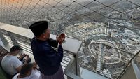 Memandang Masjidil Haram dari Puncak Bangunan Tertinggi Arab Saudi