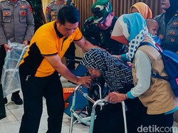 Kebahagiaan Mintarsih Mimpinya Punya Alat Bantu Jalan Kini Terwujud