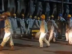 Turun Tangan Polisi Usut Ledakan Tungku Smelter PT ITSS Morowali Turun Tangan Polisi Usut Ledakan Tungku Smelter PT ITSS Morowali