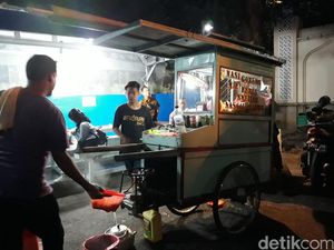 Nasi Goreng Gerobakan Lebih Lezat, Rahasianya Pakai Trik Ini! Nasi Goreng Gerobakan Lebih Lezat, Rahasianya Pakai Trik Ini!