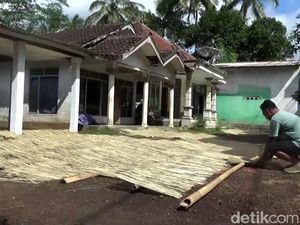Jelang Idul Adha Perajin Tusuk Sate di Lumajang Kebanjiran Pesanan Jelang Idul Adha Perajin Tusuk Sate di Lumajang Kebanjiran Pesanan