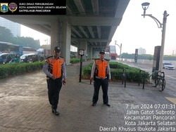 Dishub Ajukan Bikin Bollard Cegah Pemotor Melintas di Trotoar Pancoran