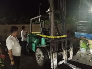 Pria di Sumsel Tewas Terlindas Forklift Disopiri Teman Saat Bekerja Pria di Sumsel Tewas Terlindas Forklift Disopiri Teman Saat Bekerja
