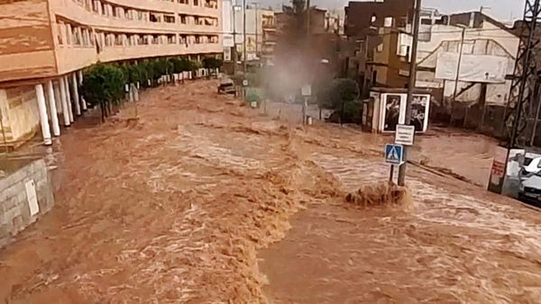 Potret Derasnya Aliran Banjir Terjang Murcia Spanyol