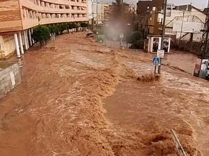 Potret Derasnya Aliran Banjir Terjang Murcia Spanyol