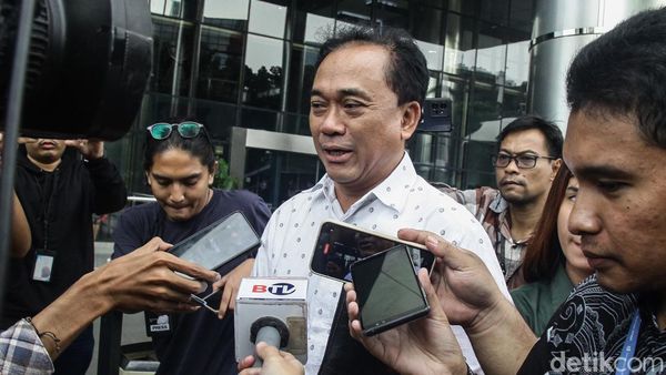 Potret Direktur Keuangan Asabri Diperiksa KPK soal Kasus Korupsi Taspen