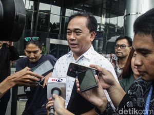 Potret Direktur Keuangan Asabri Diperiksa KPK soal Kasus Korupsi Taspen