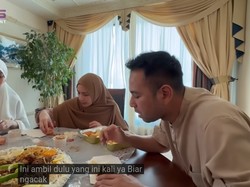 Raffi Ahmad-Nagita Bagikan Momen Makan Nasi Berlauk Daging Unta: Enak Banget