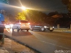 Jokowi Pulang ke Solo, Tiba di Kediaman Sumber