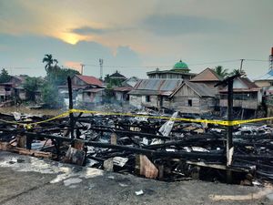 Rumah dan Motor di Palembang Hangus Terbakar Rumah dan Motor di Palembang Hangus Terbakar