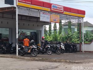 Manajemen Alfamart Buka-bukaan Gratiskan Parkir: Kita Tertibkan yang Liar! Manajemen Alfamart Buka-bukaan Gratiskan Parkir: Kita Tertibkan yang Liar!